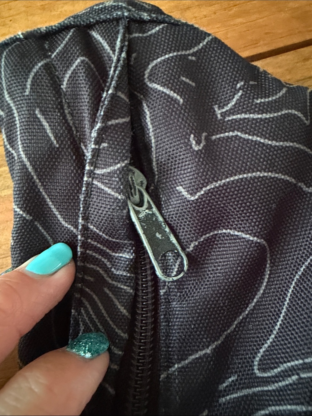 Kavu Black Topo Pattern Sling Pack with Blue Logo - Picture 5 of 8